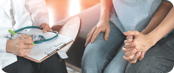 Couples is consulting with dr. Manish Banker about IVF treatment